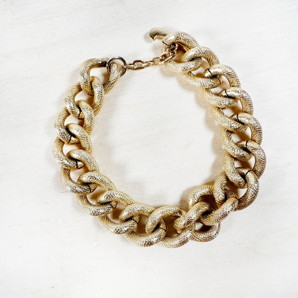 Vintage Avon 1975 Gilded Links Chunky Textured 1/2" Wide‎ Gold Tone Bracelet